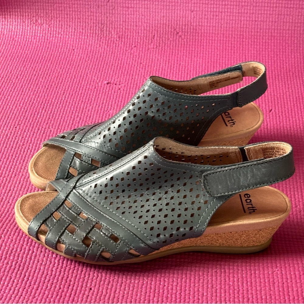 💙 Earth Perforated Leather Wedge Sandals 💙 - Picture 3 of 16